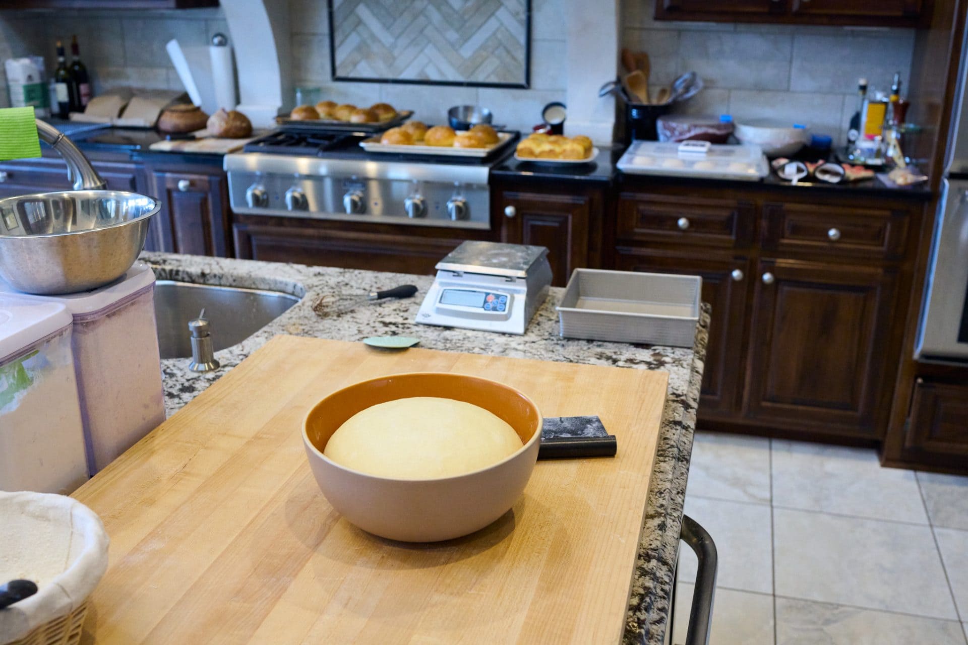 The Perfect Loaf Cookbook detrás de escena preparación de la masa