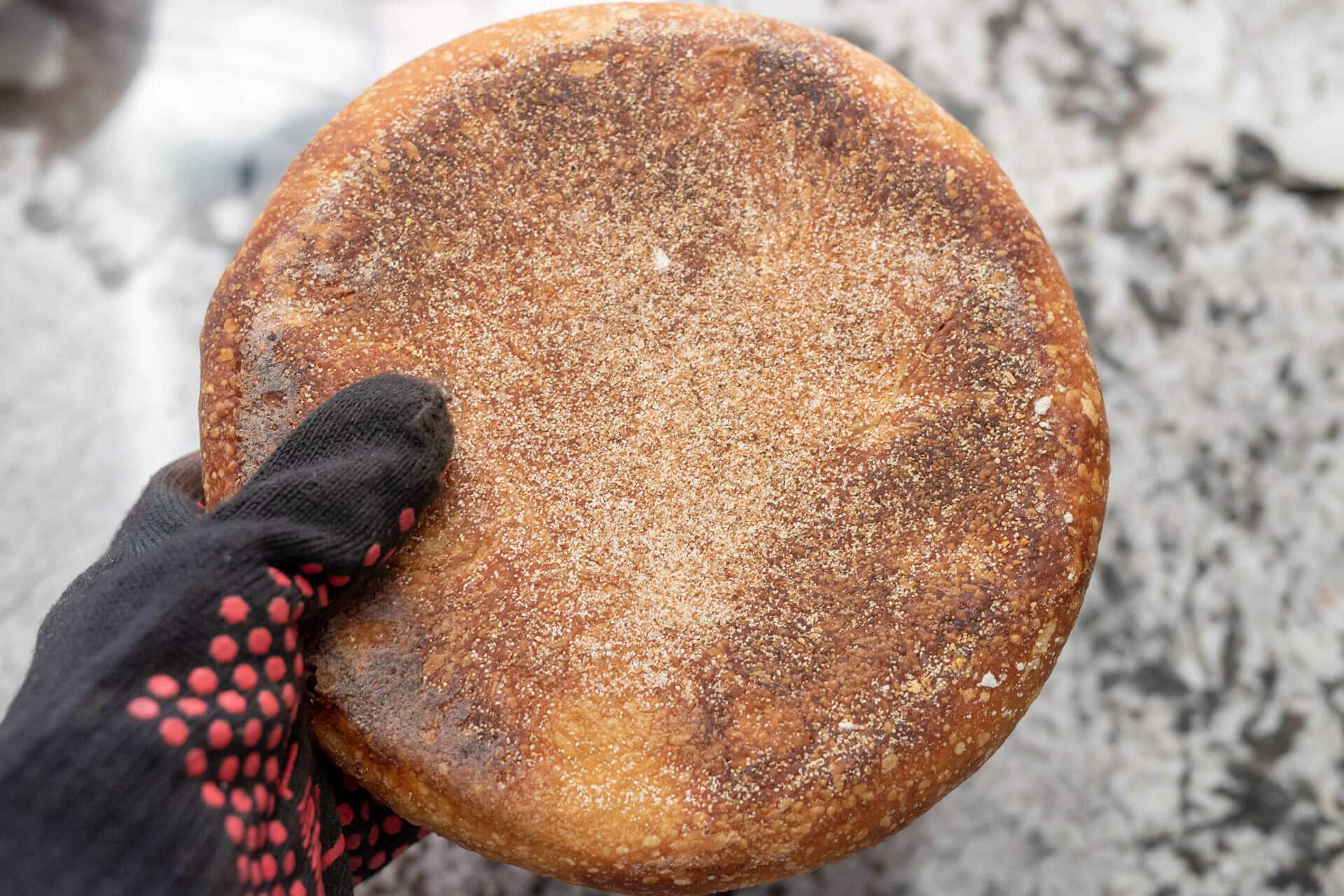 La parte inferior de la boule horneada con germen/salvado de trigo se utiliza como aislante.