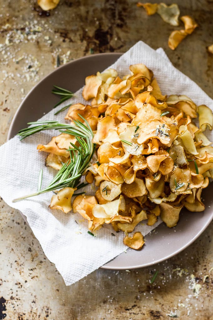 chips de sunchoke crujientes con sal de limón y romero |  lazanahoriainteligente.com