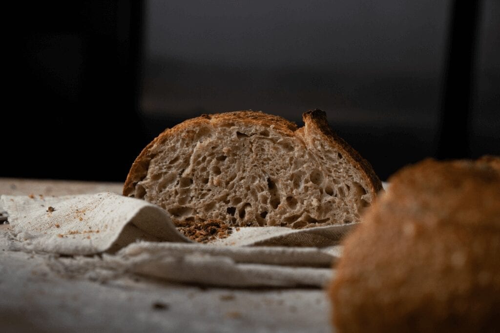 La oreja de masa fermentada a veces se denomina conejito de pan.
