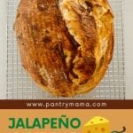 Receta de pan de masa fermentada con queso cheddar y jalapeño