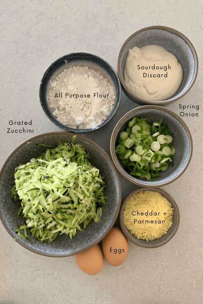 Ingredientes para buñuelos de calabacín con masa madre