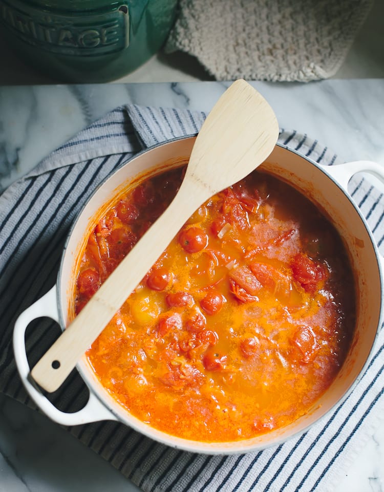 Salsa de tomate casera con cebolla y mantequilla