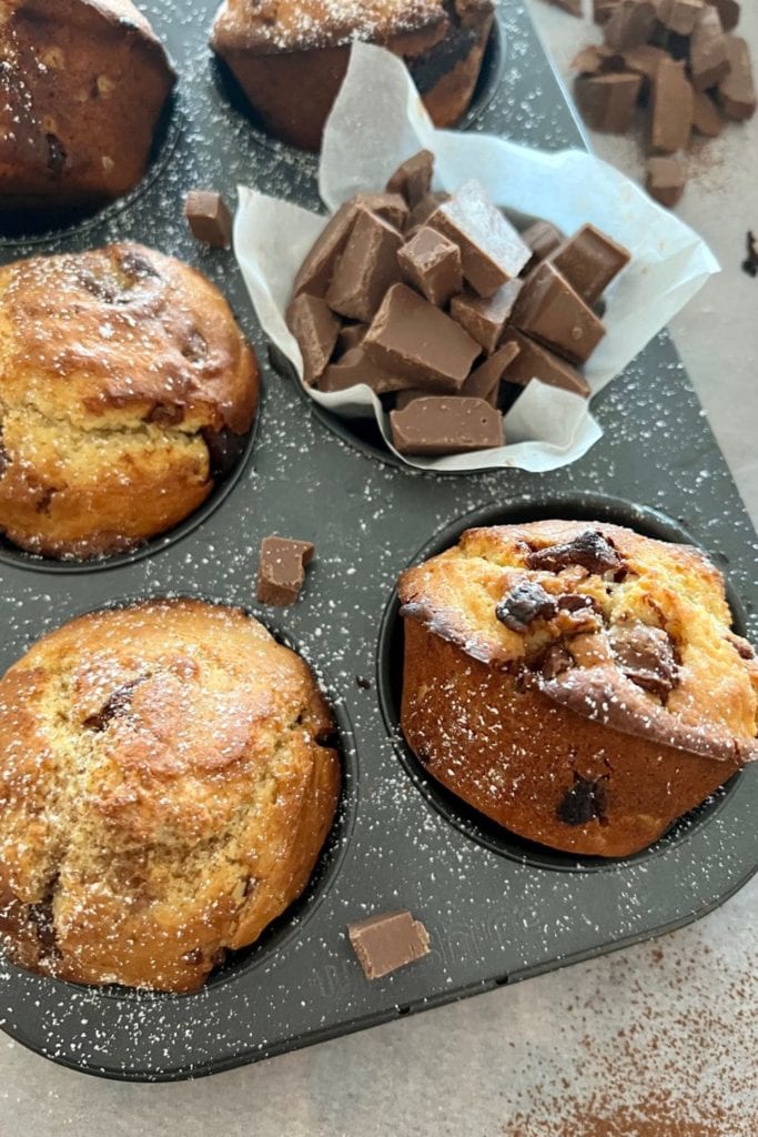 Muffins de masa madre con trozos de chocolate