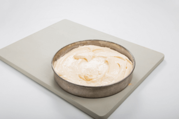 ¿Se puede refrigerar la masa para pasteles y cómo almacenarla?