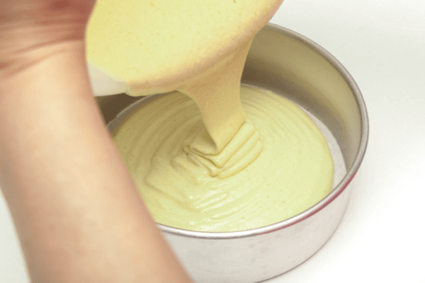 ¿Se puede refrigerar la masa para pasteles y cómo almacenarla?