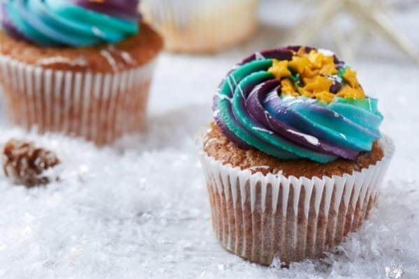 2 formas rápidas de congelar cupcakes (y cómo descongelarlos)