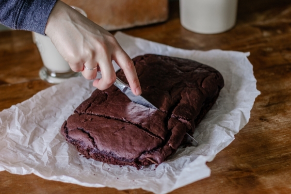 Corta los brownies de la manera correcta (4 pasos simples)