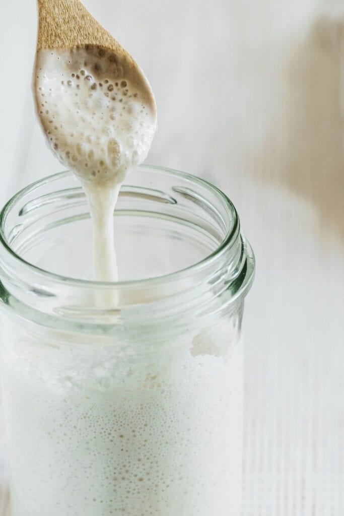 ¿Cuánto tiempo dura el descarte de masa madre en el refrigerador?