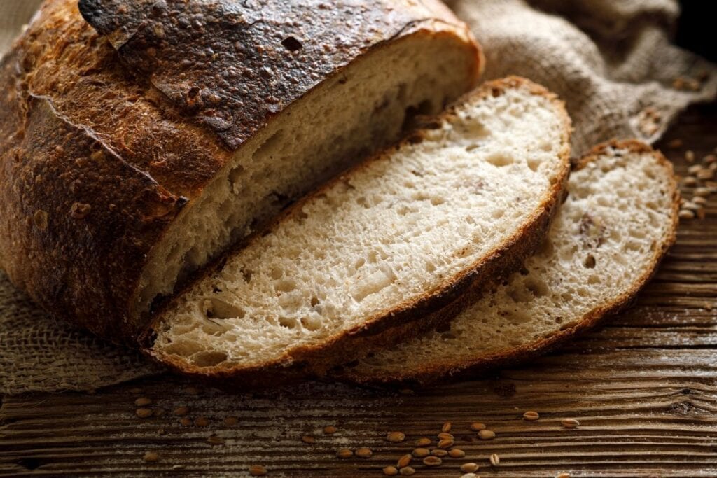 ¡Ayudar! Mi pan de masa madre se desinfla cuando se marca