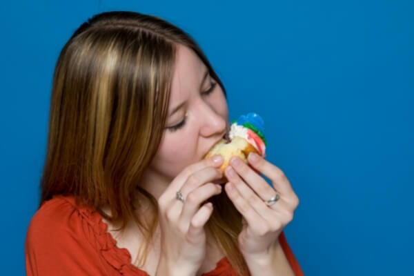 4 formas inteligentes de comer una magdalena correctamente (con consejos)