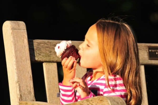 4 formas inteligentes de comer una magdalena correctamente (con consejos)