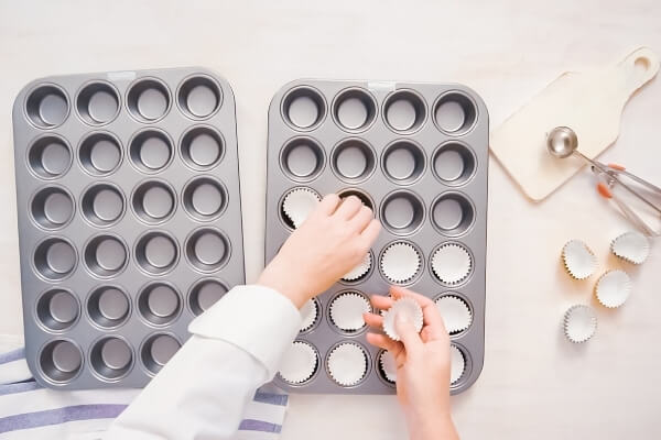 Cuánto tiempo hornear mini cupcakes (respuesta rápida y por qué)