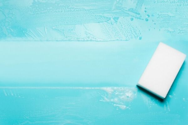 5 maneras súper fáciles de dejar una fuente de vidrio para hornear reluciente