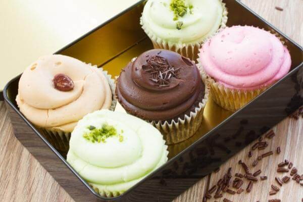 4 Formas Brillantes de Transportar Cupcakes (con Consejos)