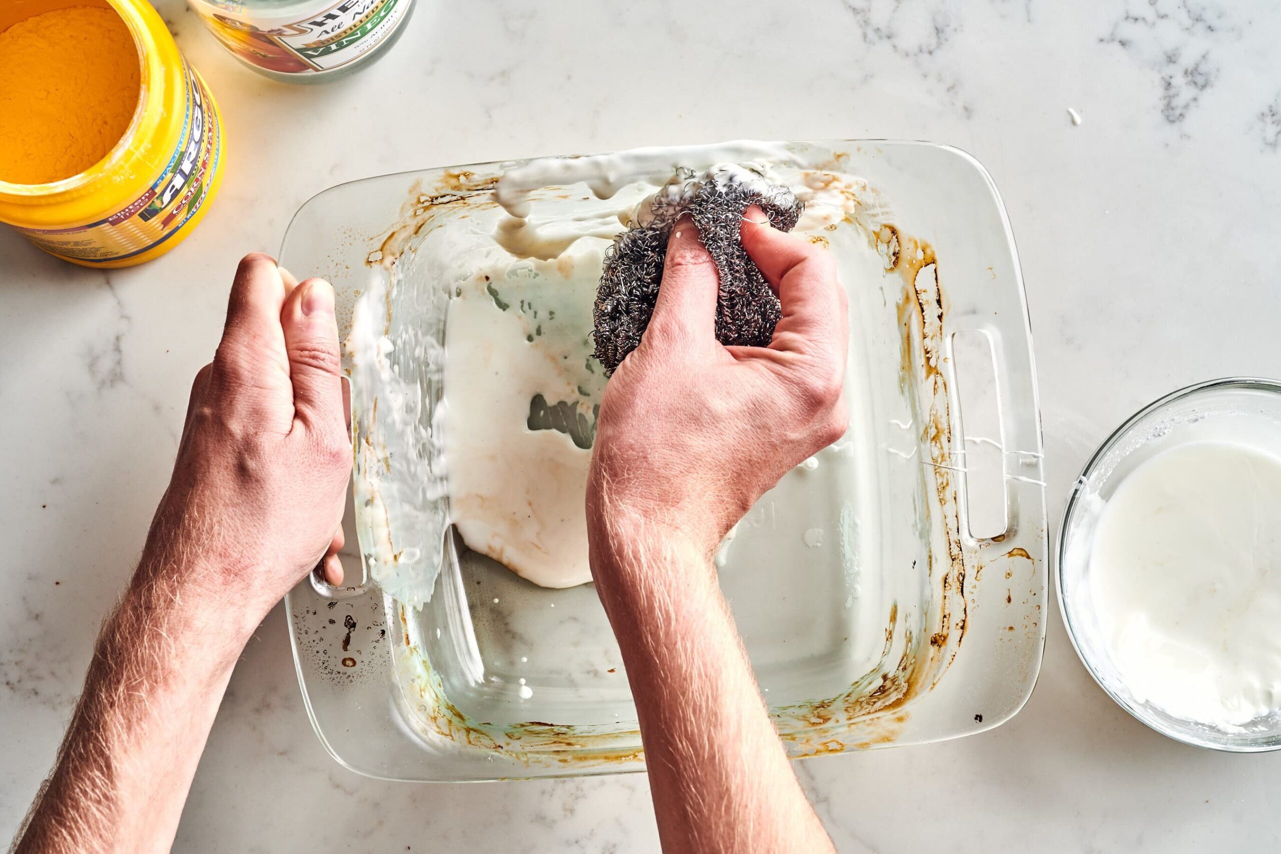 El mejor método para limpiar manchas de grasa de utensilios de vidrio para hornear...