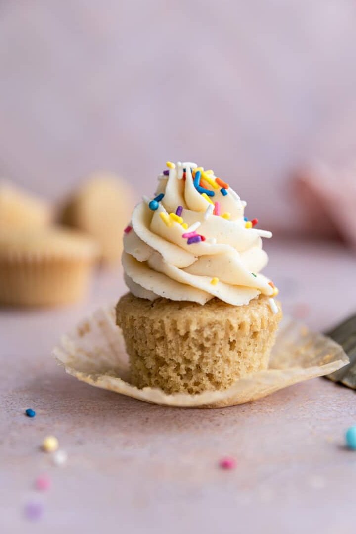 Pastelitos de vainilla fáciles de usar y sin lácteos con leche de avena