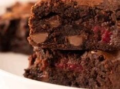 Cómo almacenar brownies y mantenerlos frescos (3 formas) Brownies de chocolate y frambuesa