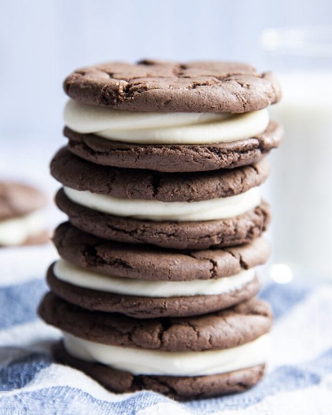 Oreos caseras (hechas con una mezcla para pastel)