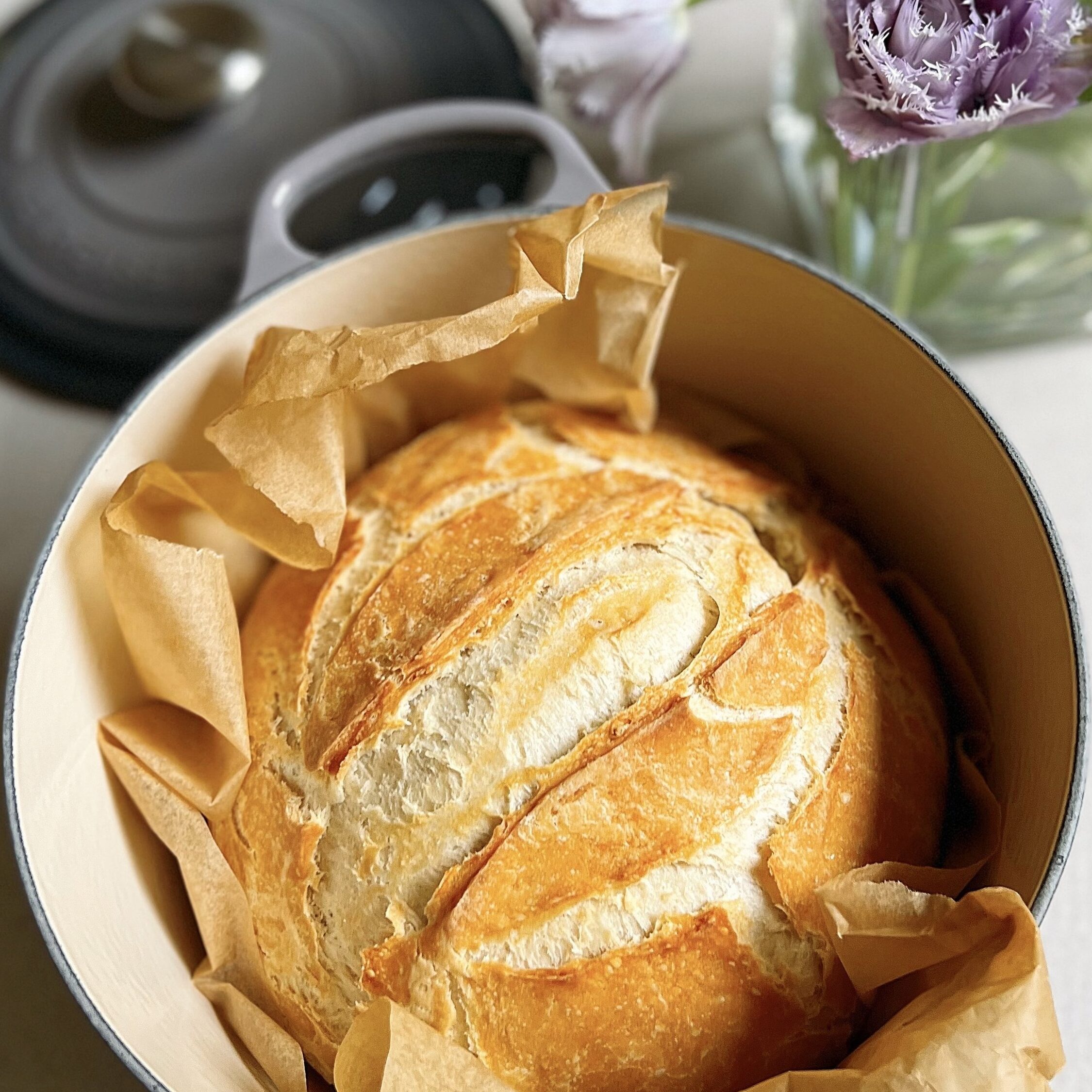 Cómo hornear pan sin amasar en una olla holandesa: caramelizado