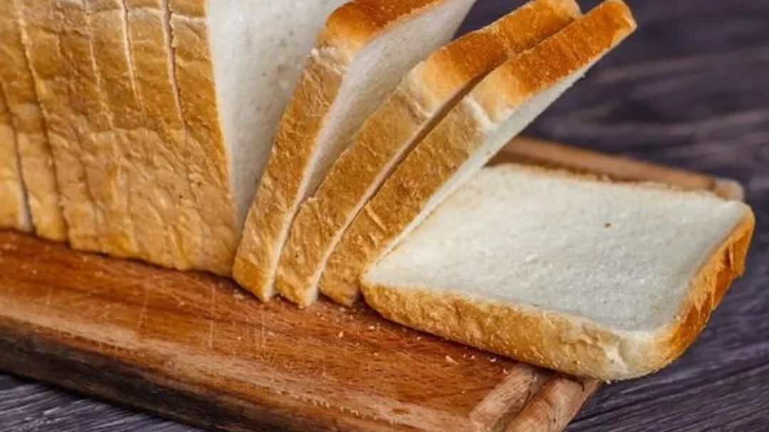 Cuánto dura el pan en la nevera (y cómo guardarlo) Un experto en seguridad alimentaria dice que nunca se debe guardar el pan en el frigorífico...