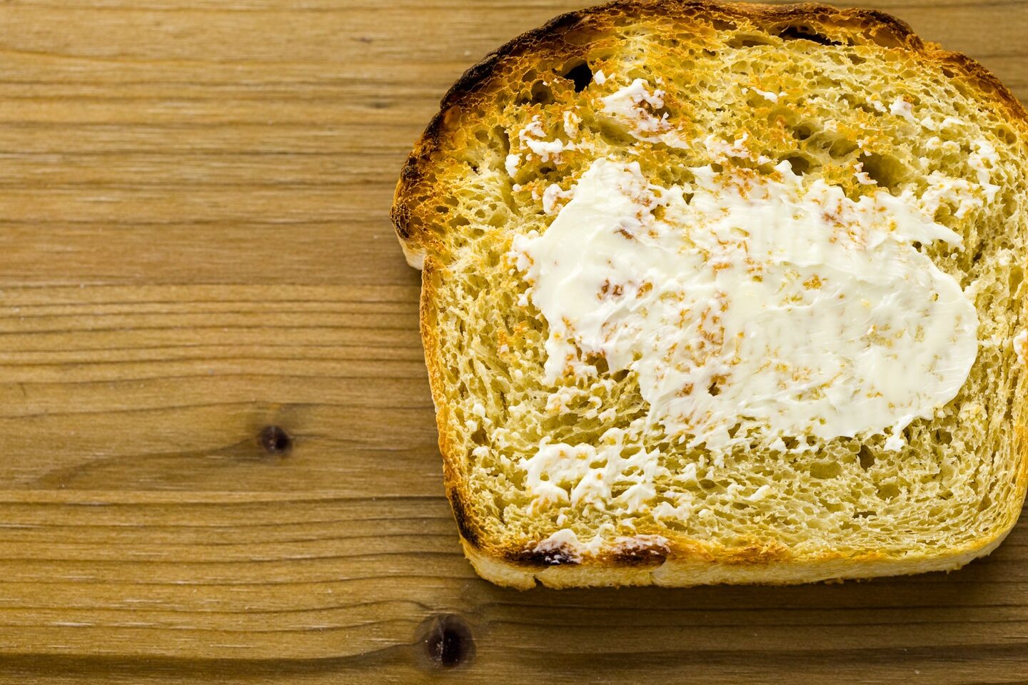 Glasear, hornear y enfriar pan para masa madre casera |