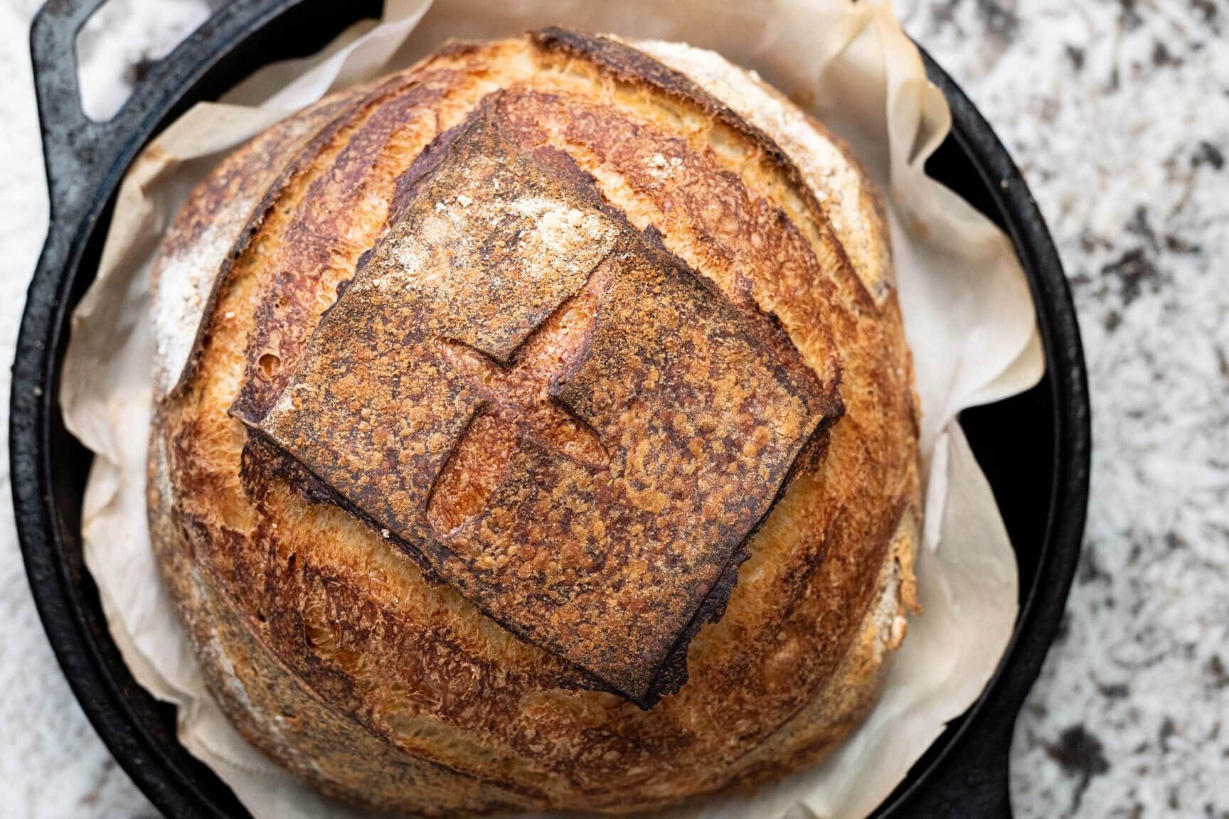 Cómo hornear pan en un horno holandés |