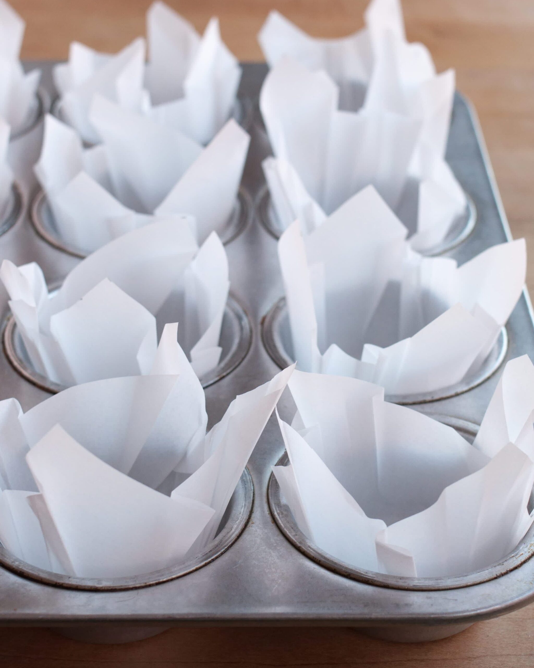 Cómo hacer moldes para muffins con papel pergamino |