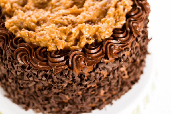 ¿El pastel de chocolate alemán necesita ser refrigerado?